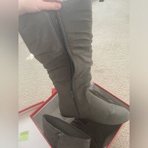 NWT hot cakes grey Saturn booties size 7